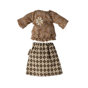 granma_mouse_outfit_blouse_skirt_browns