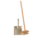 Maileg_Wooden_Broom_and_pan