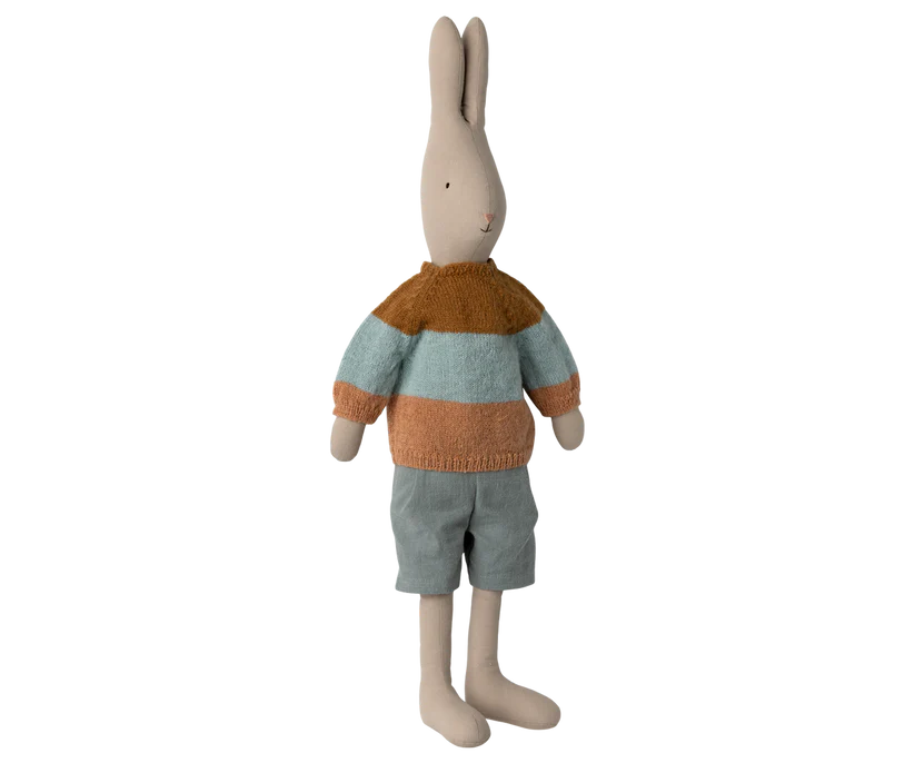 Rabbit Size 5, Classic Sweater & Shorts